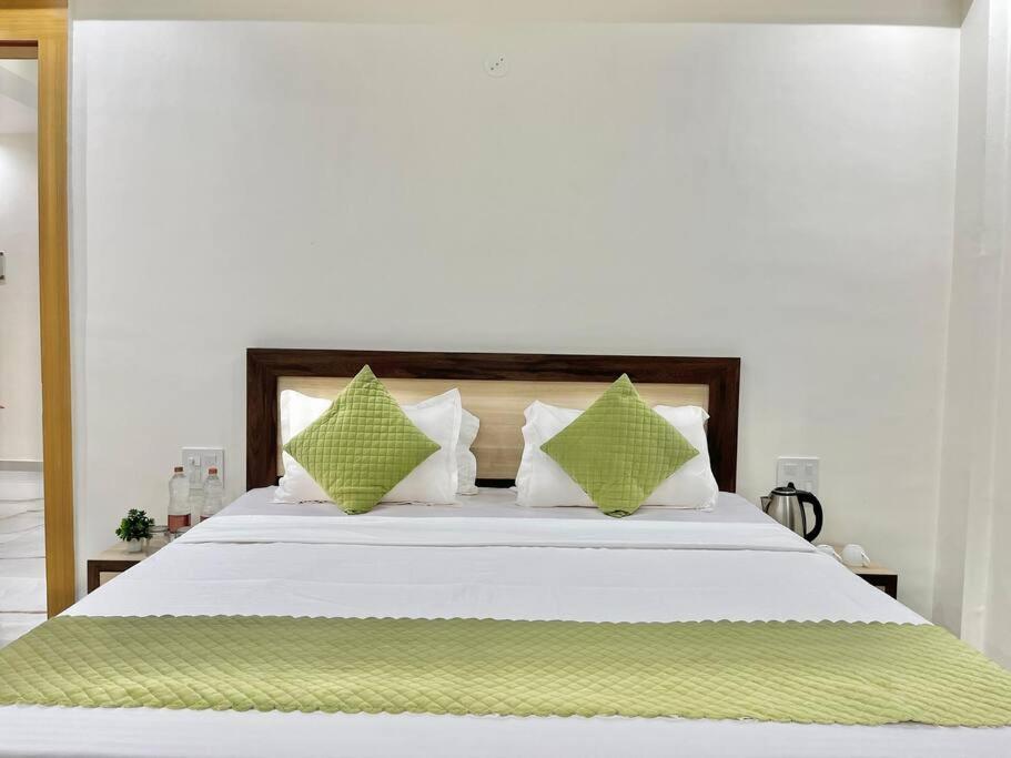 Host Jatin Kasauli Crest 7O1827O7O3 Apartamento Exterior foto