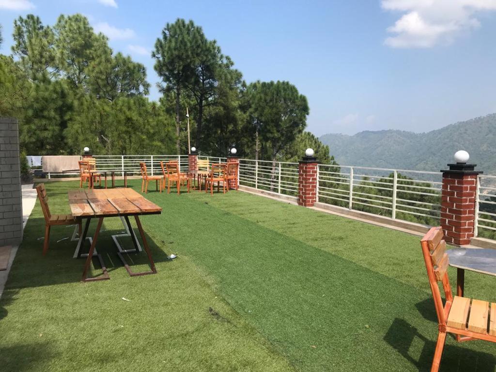 Host Jatin Kasauli Crest 7O1827O7O3 Apartamento Exterior foto