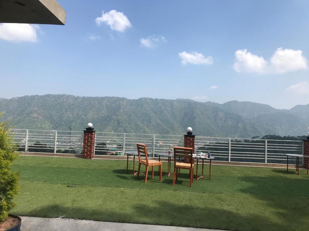 Host Jatin Kasauli Crest 7O1827O7O3 Apartamento Exterior foto